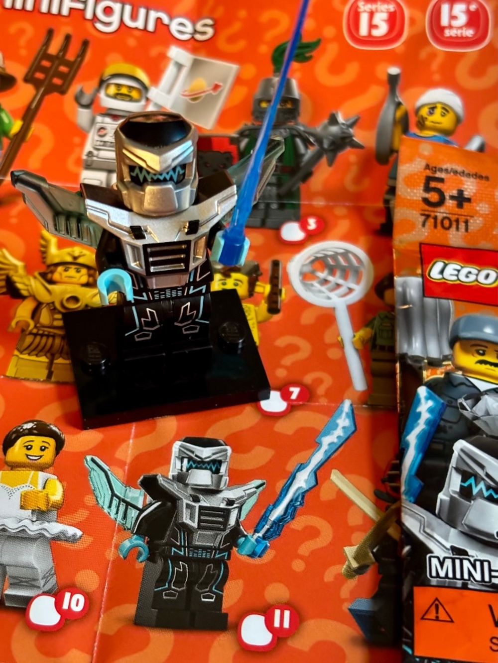LEGO SERIES 15 "Laser Mech" col15-11 Released in 2016. With EVERYTHING.